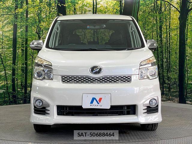 Toyota VOXY 2013-07 3779676-14