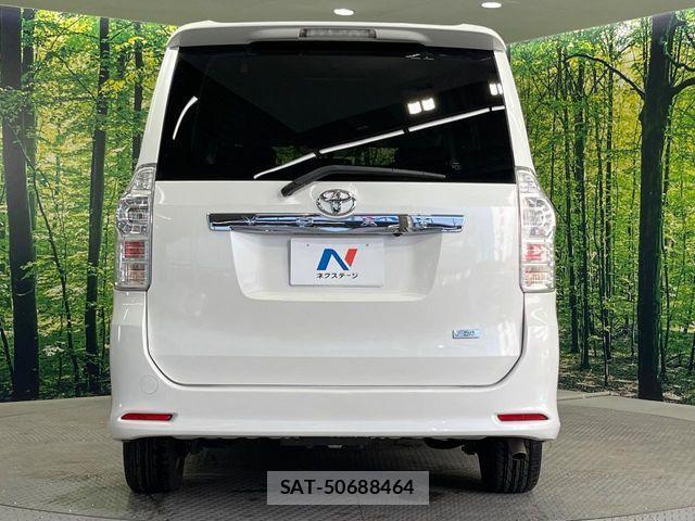 Toyota VOXY 2013-07 3779676-15
