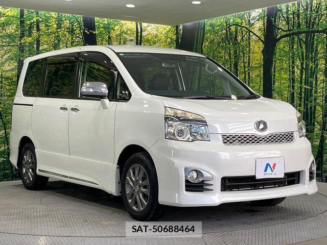 Toyota VOXY 2013-07 3779676-16