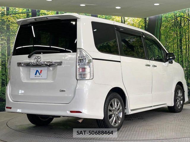 Toyota VOXY 2013-07 3779676-17