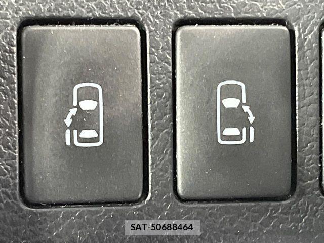 Toyota VOXY 2013-07 3779676-2