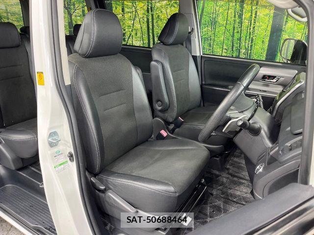 Toyota VOXY 2013-07 3779676-7