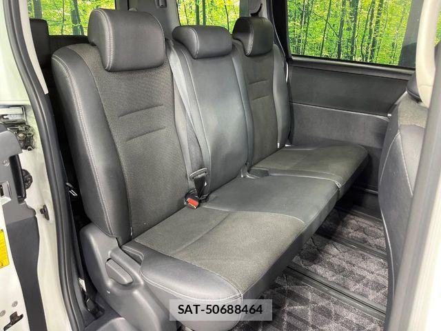 Toyota VOXY 2013-07 3779676-8