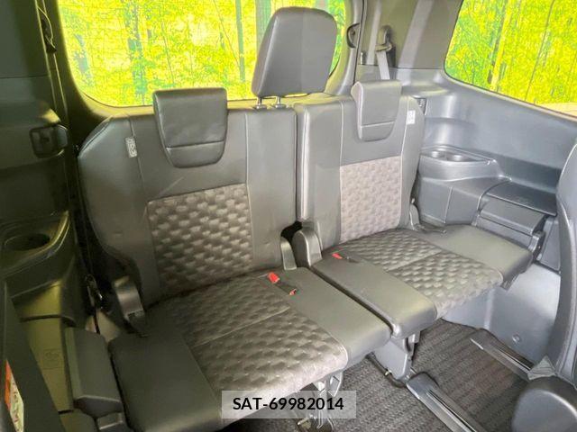 Toyota VOXY 2022-11 3911067-9