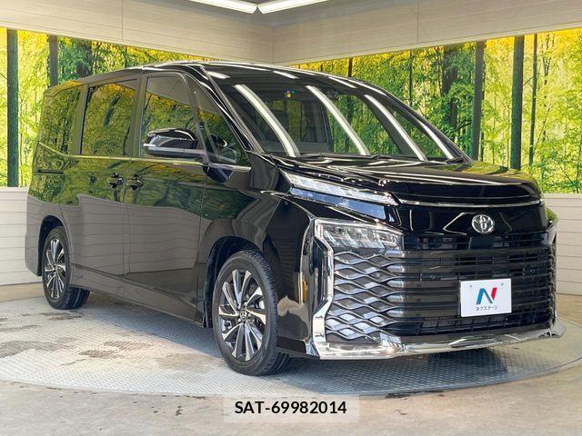 Toyota VOXY 2022-11 3911067-16