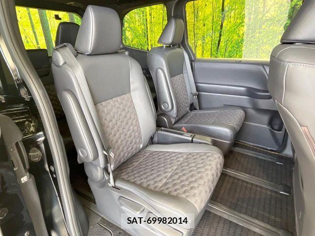 Toyota VOXY 2022-11 3911067-8