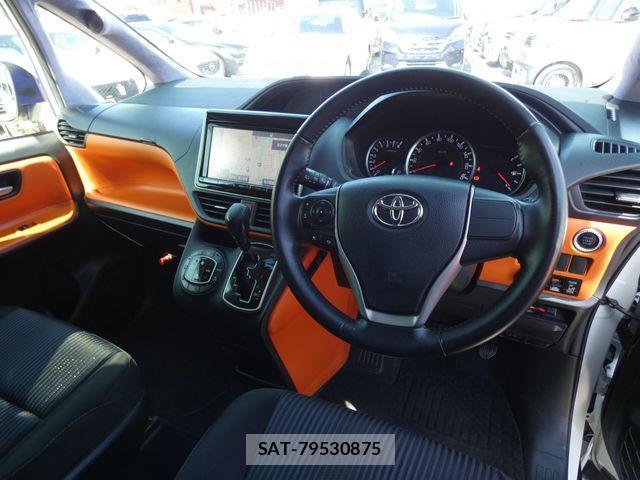 Toyota VOXY 2014-01 4051454-11