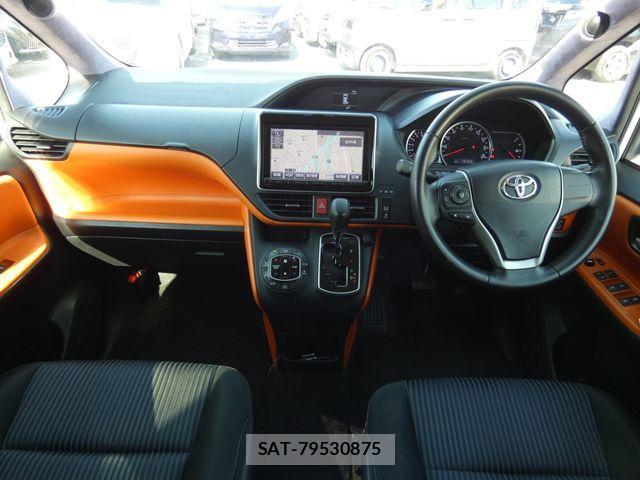 Toyota VOXY 2014-01 4051454-1