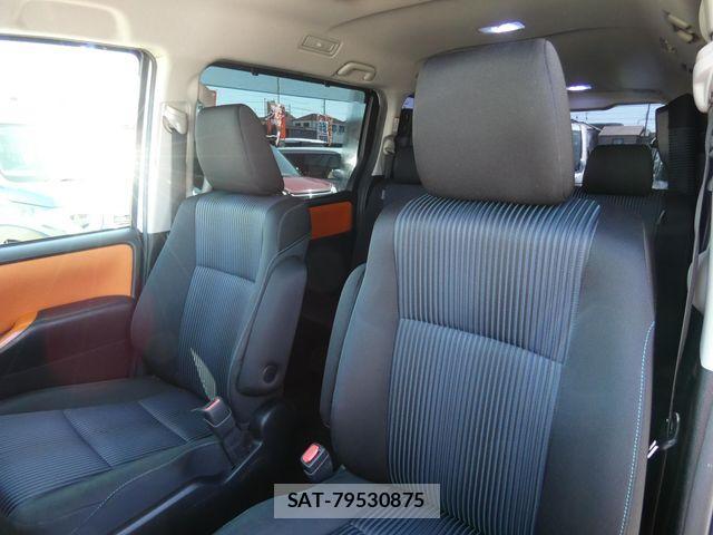 Toyota VOXY 2014-01 4051454-23