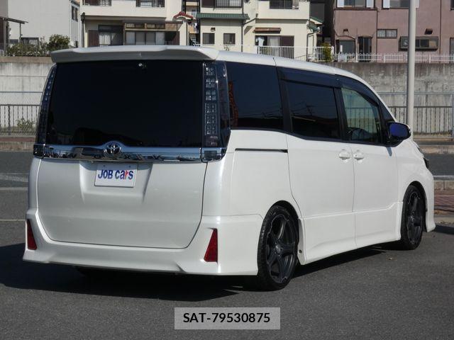 Toyota VOXY 2014-01 4051454-2