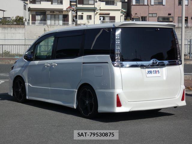 Toyota VOXY 2014-01 4051454-3