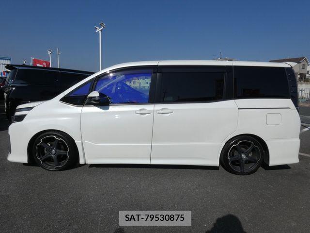 Toyota VOXY 2014-01 4051454-5