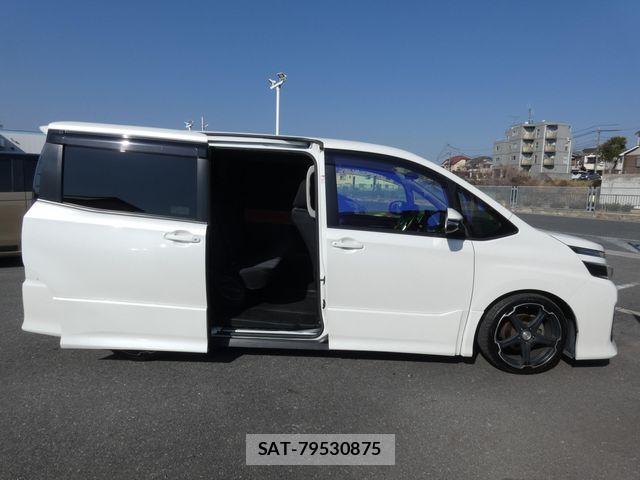 Toyota VOXY 2014-01 4051454-6