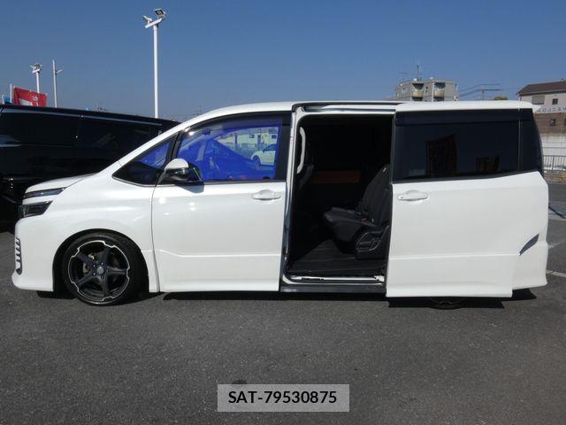 Toyota VOXY 2014-01 4051454-7