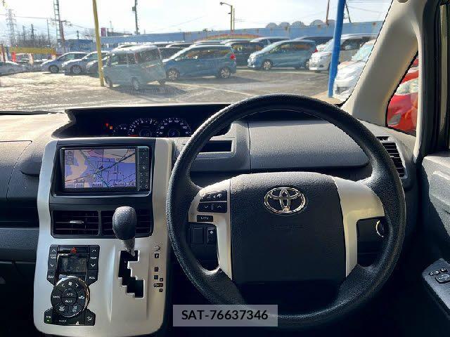 Toyota VOXY 2011-01 4051505-1