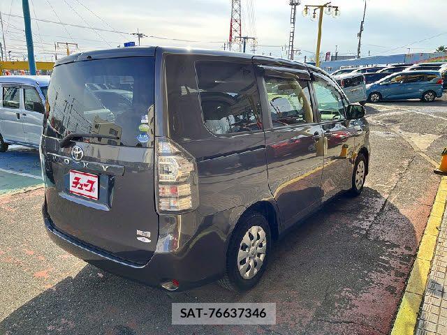 Toyota VOXY 2011-01 4051505-2