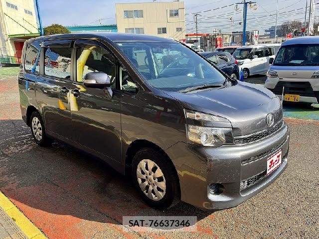 Toyota VOXY 2011-01 4051505-6