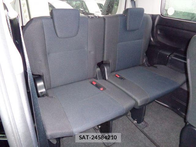 Toyota VOXY 2016-02 4051463-9