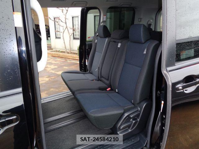 Toyota VOXY 2016-02 4051463-10