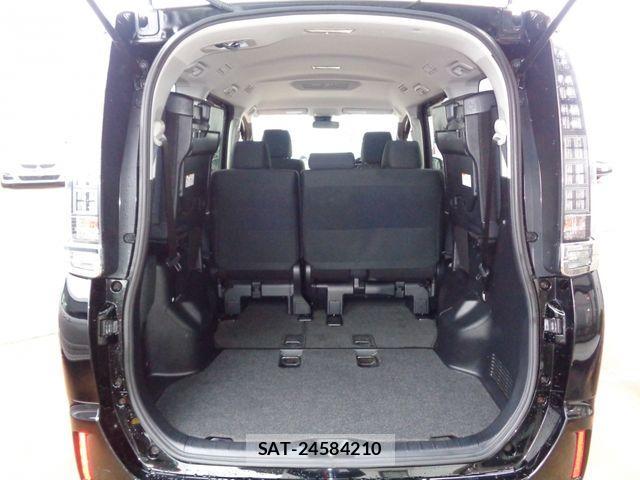 Toyota VOXY 2016-02 4051463-13