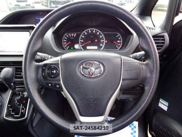 Toyota VOXY 2016-02 4051463-15