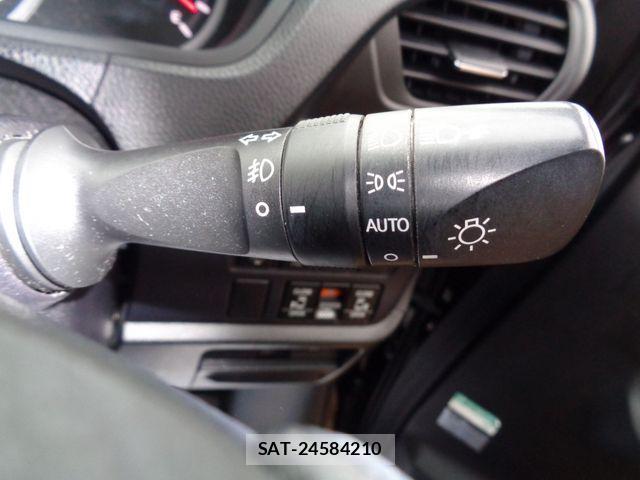 Toyota VOXY 2016-02 4051463-23