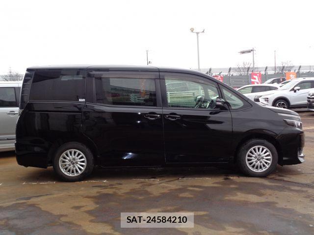 Toyota VOXY 2016-02 4051463-4