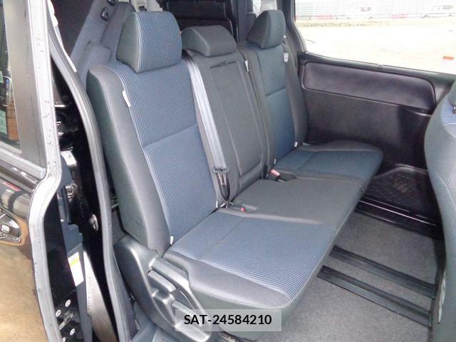 Toyota VOXY 2016-02 4051463-8