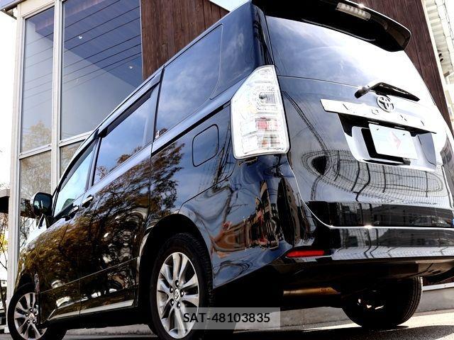 Toyota VOXY 2013-03 4051451-9