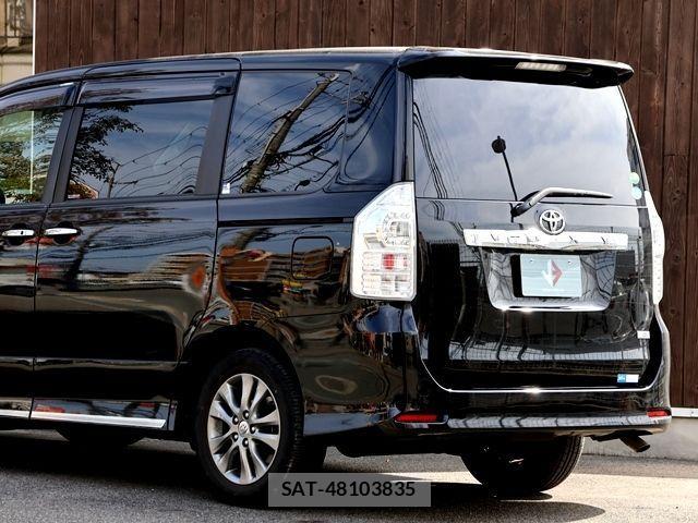Toyota VOXY 2013-03 4051451-12