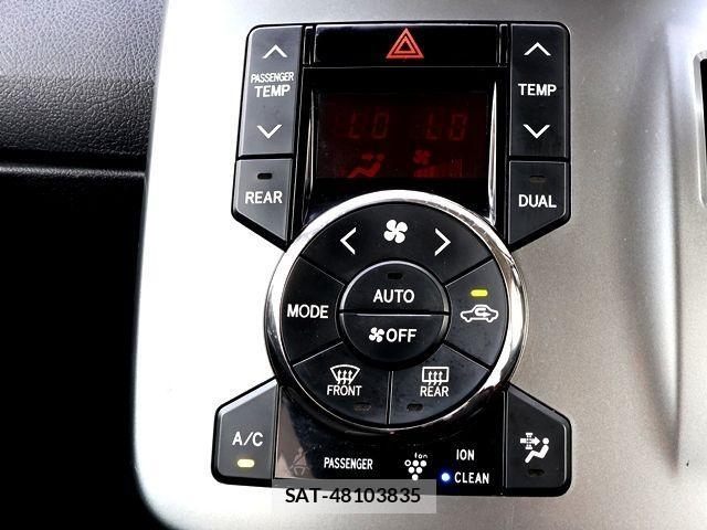 Toyota VOXY 2013-03 4051451-18