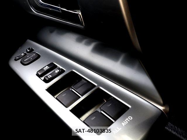 Toyota VOXY 2013-03 4051451-19