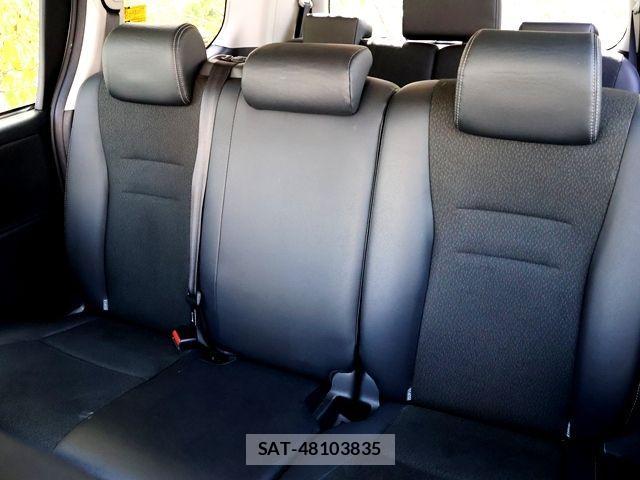 Toyota VOXY 2013-03 4051451-26