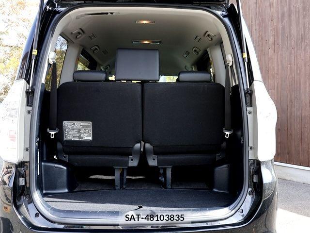 Toyota VOXY 2013-03 4051451-28