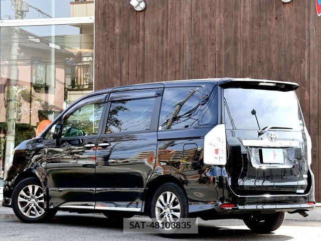 Toyota VOXY 2013-03 4051451-2