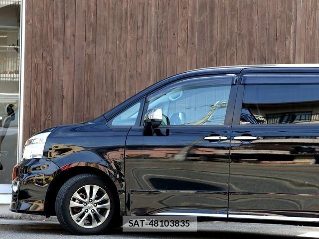 Toyota VOXY 2013-03 4051451-8