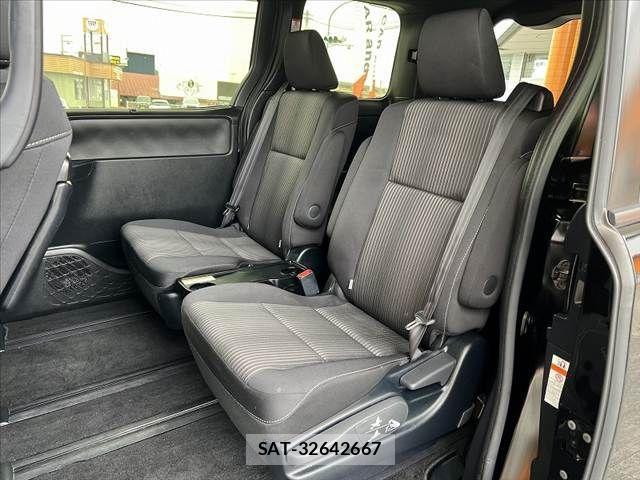 Toyota VOXY 2019-09 4333020-18