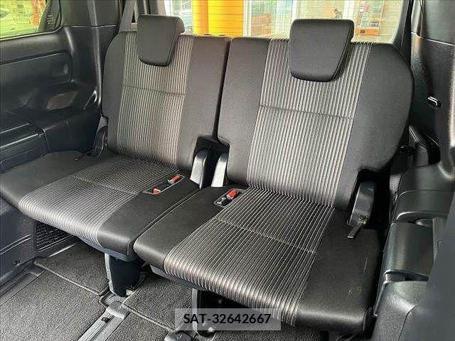 Toyota VOXY 2019-09 4333020-20