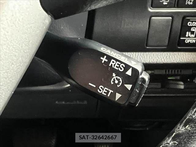 Toyota VOXY 2019-09 4333020-4