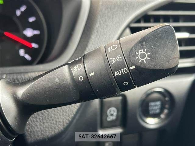 Toyota VOXY 2019-09 4333020-6
