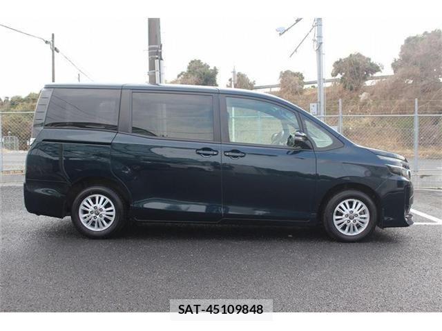 Toyota VOXY 2016-03 4395767-9