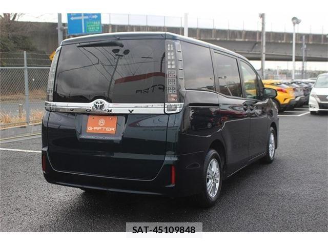 Toyota VOXY 2016-03 4395767-10