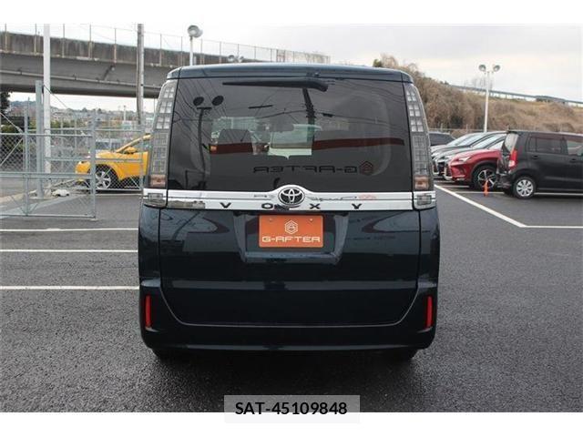 Toyota VOXY 2016-03 4395767-11