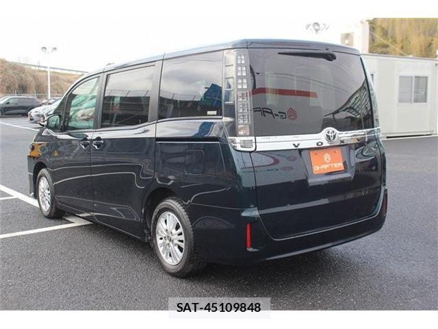 Toyota VOXY 2016-03 4395767-12