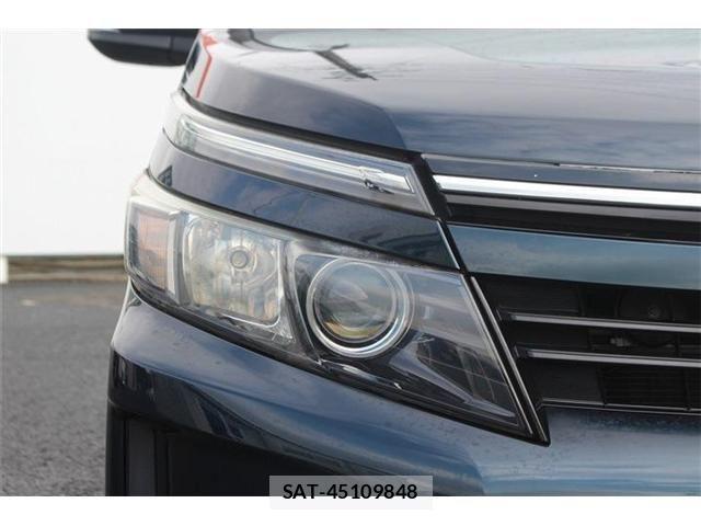 Toyota VOXY 2016-03 4395767-15