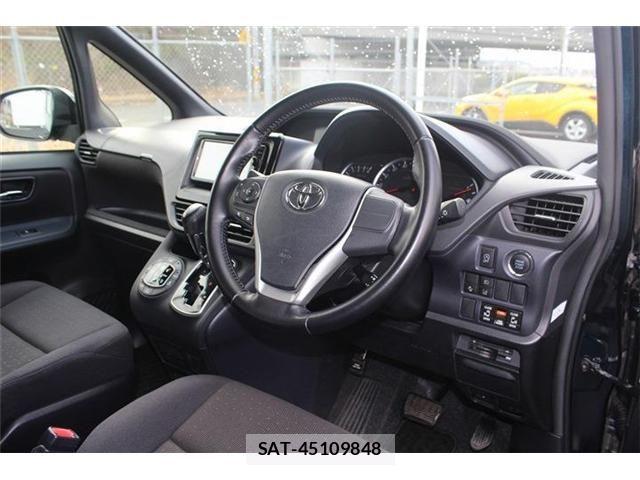 Toyota VOXY 2016-03 4395767-29