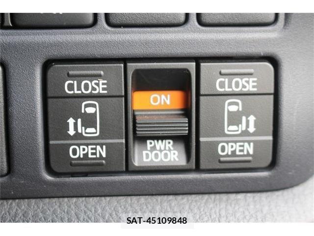 Toyota VOXY 2016-03 4395767-5