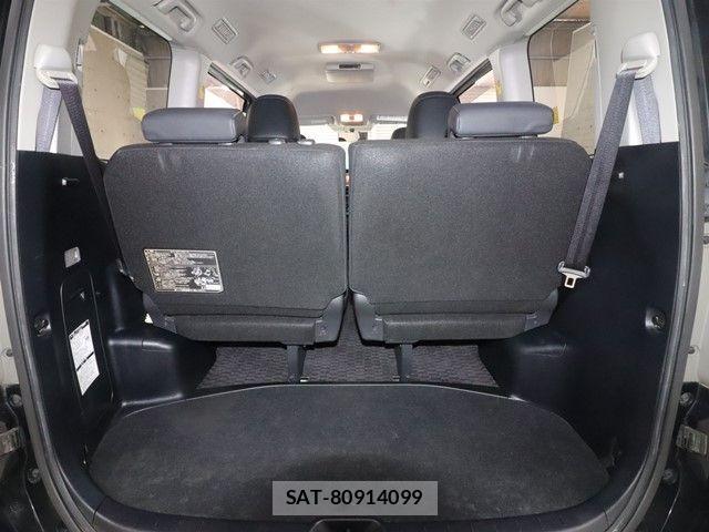 Toyota VOXY 2013-02 4424936-9