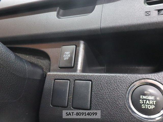 Toyota VOXY 2013-02 4424936-20