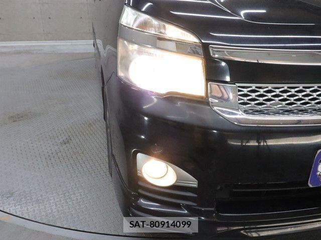 Toyota VOXY 2013-02 4424936-27